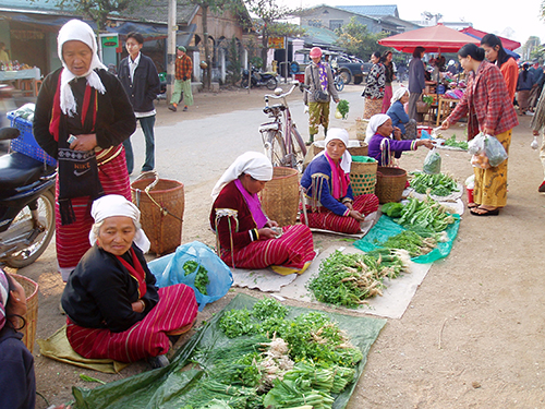 ミャンマーの町、チェントゥン散策　１日目