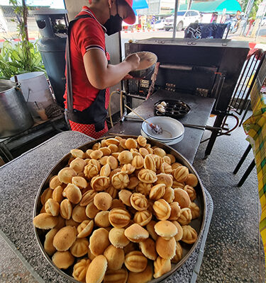 タイのマドレーヌ風菓子
