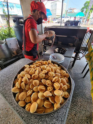 タイのマドレーヌ風菓子